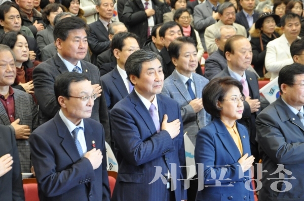 더불어민주당의 이해찬 대표와 이종걸의원