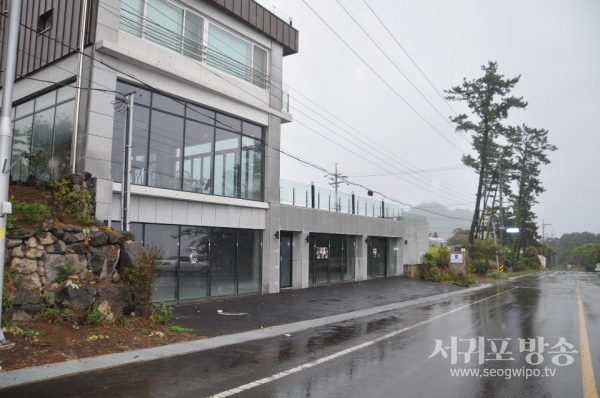 서귀포시 보목동 리조트앞에 설치된 문제의 배수로