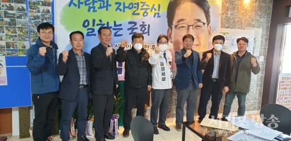 무소속 박희수 후보는 27일 제주특별자치도 소상공인연합회 관계자 등과 간담회를 가졌다.