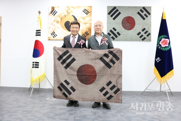 광복회는 8일 소설가 현기영 작가에게 제1회 이육사 상을 수여했다.