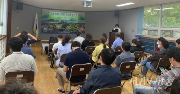 성산읍은 지난 10일 변영실 CS 전문강사를 초빙해 청렴&친절 워크숍 및 웃음콘서트를 개최했다.