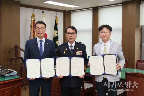 제주지방경찰청-JDC-제주대학교병원은 15일 제주경찰청에서 ‘위기 아동·청소년 지원을 위한 3자 간 업무협약’을 체결했다.