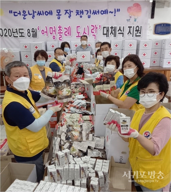 대한적십자사제주특별자치도지사는 8월 18일과 19일 양일간 2000만원 상당의 밑반찬 대체 식품을 만들어 아동·청소년, 노인, 한부모 등 취약계층 300가구에 전달했다.