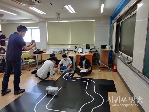남주고등학교는 지난 8월 17일(월)부터 8월 19일(수)까지 12시간동안 1·2학년 32명을 대상으로 융복합 교과기반지식탐구 아카데미 프로그램을 진행했다.