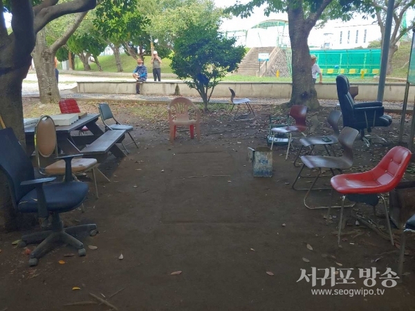 제주지역 코로나19 재확산 우려 속, 체육공원에선 윶놀이 도박 성행 방역 엇박자 (사진 - 체육공원 윶놀이 도박장, 제보자 제공)