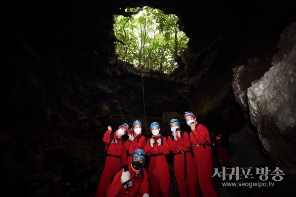 세계유산축전 만장굴 전 구간 탐사대 사진