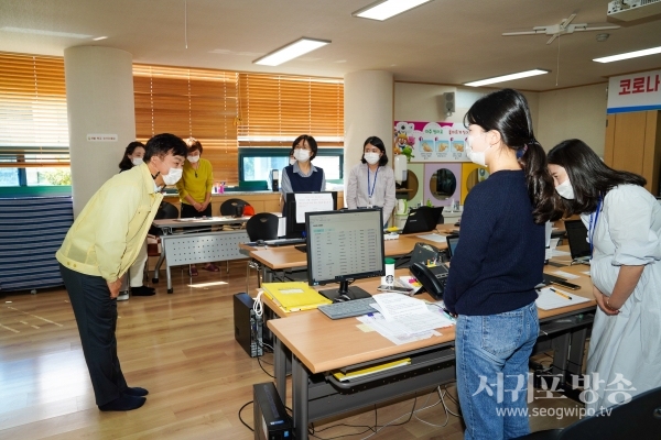 원희룡 도지사, 추석 연휴 제주보건소 상황실 현장 근무자 격려