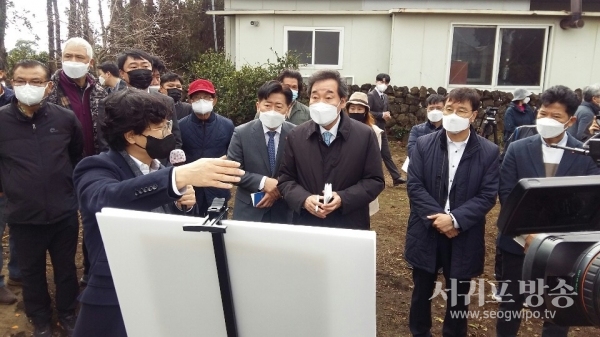 더불어민주당 이낙연 대표, 오영훈·위성곤 국회의원 등 서귀포시 남원읍 담팔수 시험재배지 방문