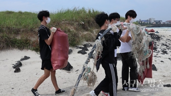 제주해안에서 가장 많이 발견되는 쓰레기는 담배꽁초