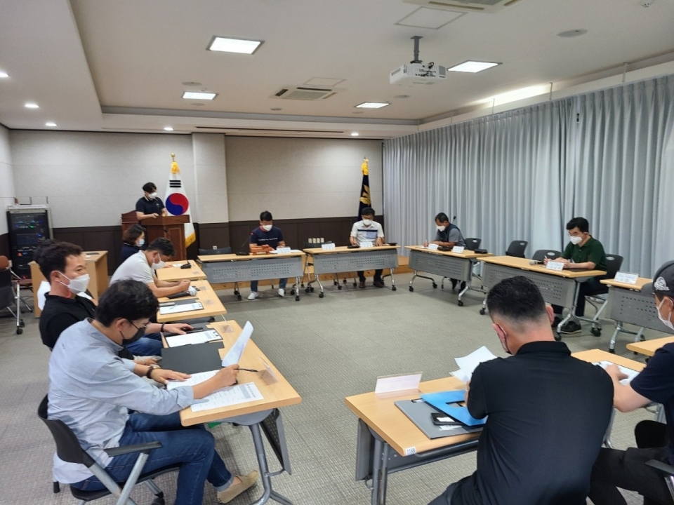 자치경찰 서귀포지역대 주민봉사대 월례회 및 신입대원 임명장 수여 모습(사진 고기봉 기자)