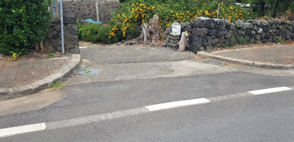 성산읍 수산리 수산초등학교 회전교차로 주변 인도 턱 높아 농어촌 어르신들 통행에 불편