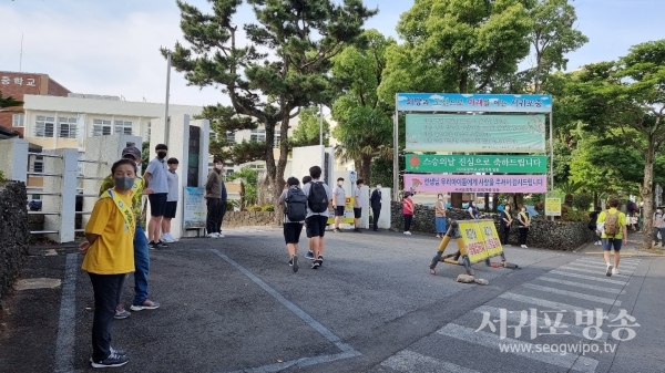 서귀포룸비니청소년선도봉사자회와 서귀포중학교 합동 학교폭력 예방 및 교통사고 예방 캠페인