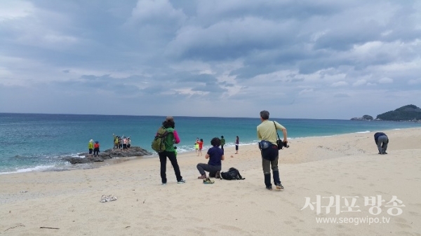 ▲NPO가 운영하는 야쿠시마 바다거북관과 바다거북이 산란하는 해안 (사진 : (사)자연의벗연구소 오창길 이사장)