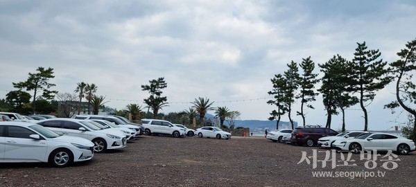 금모래해변으로 유명한 화순해수욕장 근처의 바닷가에 위치해 관광객들로부터 핫플로 유명한 원앤온리
