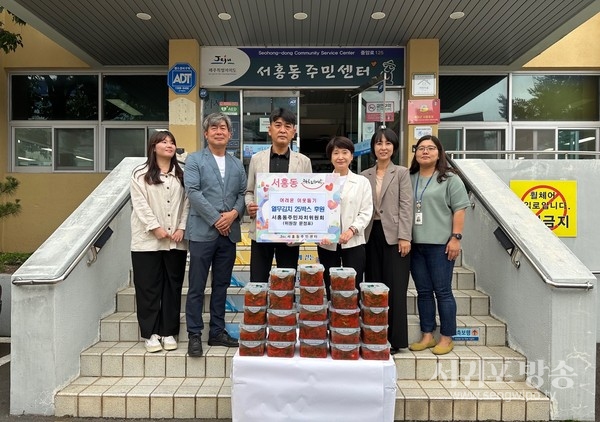 보 도 자 료보도일시 배포 즉시 보도해 주시기 바랍니다. 동영상: 있음□ 없음■ 사진: 있음■ 없음□배포일시2023. 6. 9.(금)담당부서 서귀포시 서홍동동 장오영란(064-760-4720)팀 장 주민자치팀장 오석희(064-760-4721)서홍동주민자치위원회, 직접 재배한 열무로 어려운 이웃돕기 김치 기탁