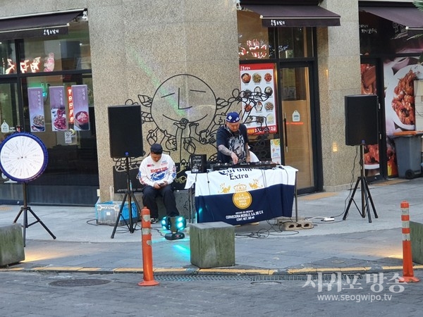 가수 우싸이드 초청 거리공연