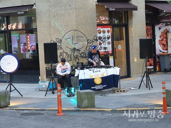 가수 우싸이드 초청 거리공연