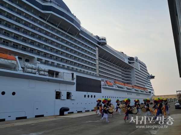 MSC벨리시마, 올해 최다 관광객 이끌고 강정항 입항