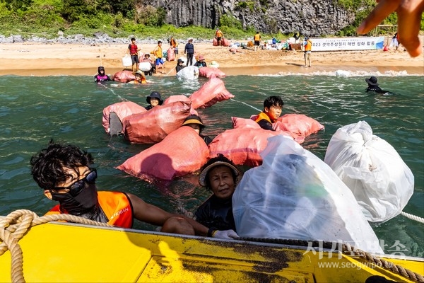  색달동 갯깍 주상절리 정화 활동