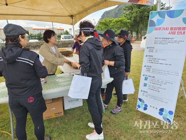 안덕면은 지난 8일 덕수리민속공연장에서 제주가치 통합돌봄 사업 홍보부스를 운영했다.