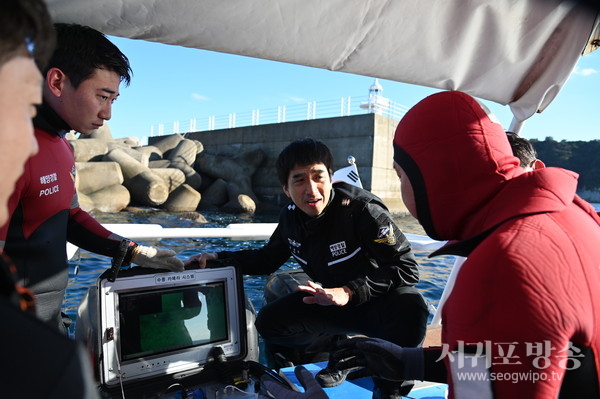 잠수복 입은 서귀포해경서장 동절기 해상구조 훈련 참여