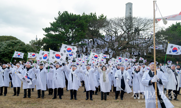 1일 제105주년 3·1절 기념식 거행…도민, 독립유공자 등 1천여명 참석