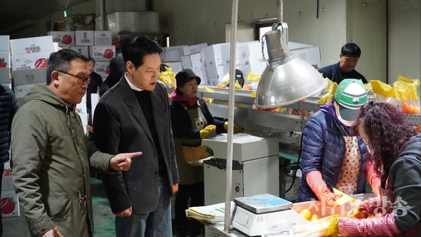 김한규 후보 “당근농가 지원 위해 공공형 계절근로제 확대 힘쓸 것"