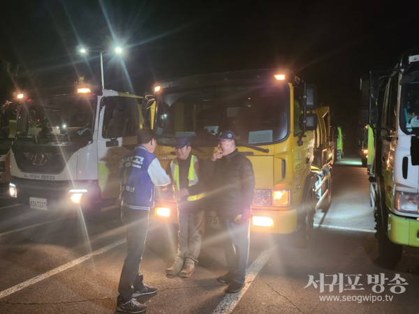 위성곤 후보는 8일 새벽 4시 30분 환경미화를 위해 가장 먼저 아침을 여는 노동자들을 만났다.