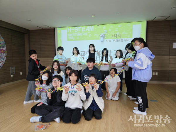 우리안에 우리들 세상을 표현한 DNA울타리 제작
