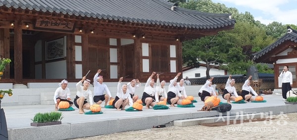제주성산한마음민속회, 산청국악축제서 제주해녀 ‘이어도사나’ 공연