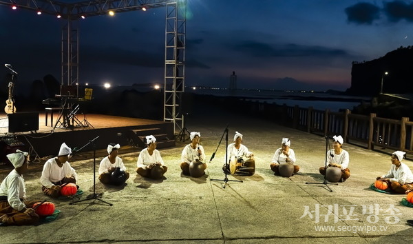 난드르 올레ᄌᆞᆷ녀 해상공연 사진