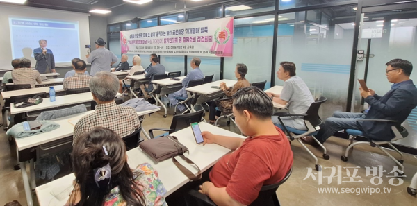 8월 14일 낮 3시부터 전태일기념관에서 개최된 ‘열린 공론마당 발기인대회’에서 <br>이상수 전 노동부장관이 격려사 겸 축사를 하고 있다.