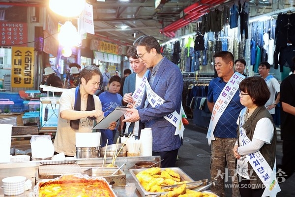 오순문 서귀포시장, 추석연휴 첫날을 서귀포향토오일시장에서 시작