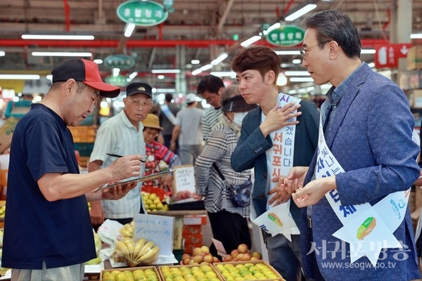 오순문 서귀포시장, 추석연휴 첫날을 서귀포향토오일시장에서 시작