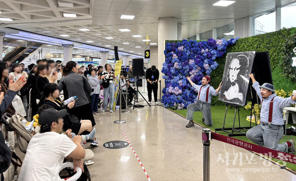 제주공항 3층 출발장에서 즐기는 거리문화예술공연 (사진제공 한국문화예술위원회)