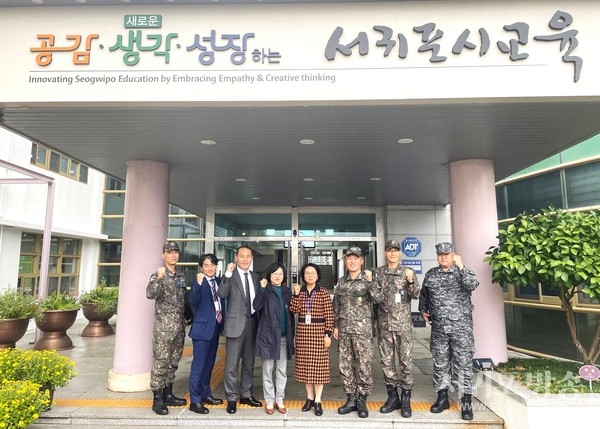 서귀포시교육지원청, 전국 최초 착의형 훈련 평가 및 해군 2명에 표창장 전달