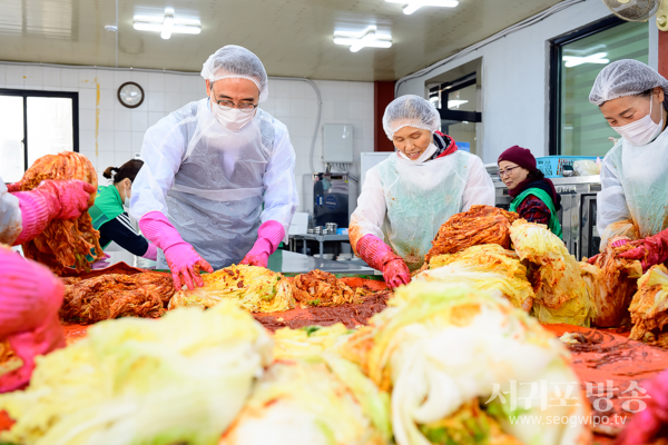 오순문 서귀포시장 ‘안덕면새마을부녀회 사랑의 김장나눔 봉사활동’격려