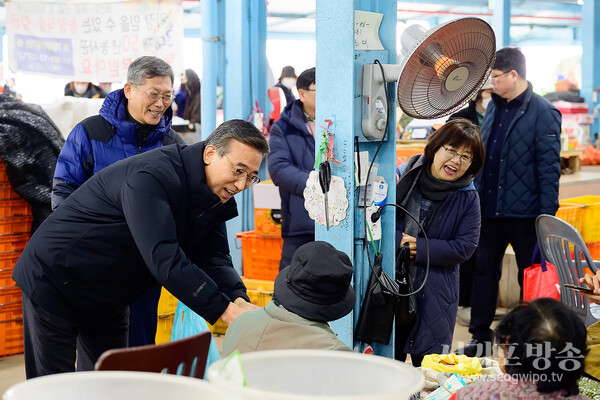 오순문 서귀포시장, 표선오일시장 방문 및 상인 격려