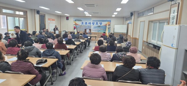 오조리 노인회(회장 강오봉)은 지난 16일 오조리 종합복지회관 2층 회의실에서 현디종 도위원, 양홍식 도위원, 고기봉 이장 및 회원 120여명이 참석한 가운데 2025년 정기총회를 개최했다.