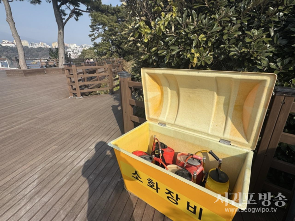 새섬공원 입구 산불진화장비 배치(등짐펌프5, 소화기1)