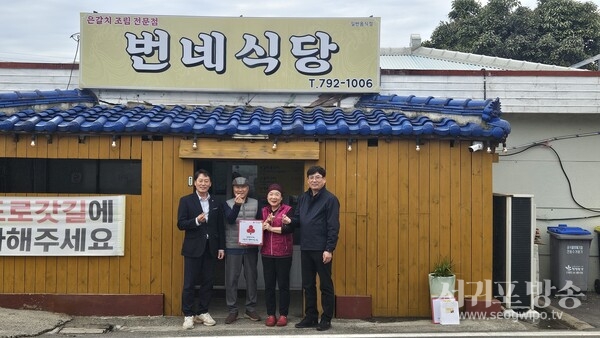 안덕면지역사회보장협의체는 지난 13일 화순마을내 번네식당(대표 김덕현)에 착한가게 현판을 전달