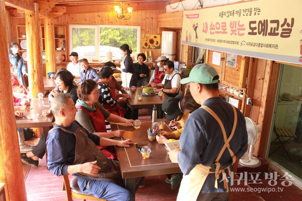 내손으로 빚는 도예교실을 진행