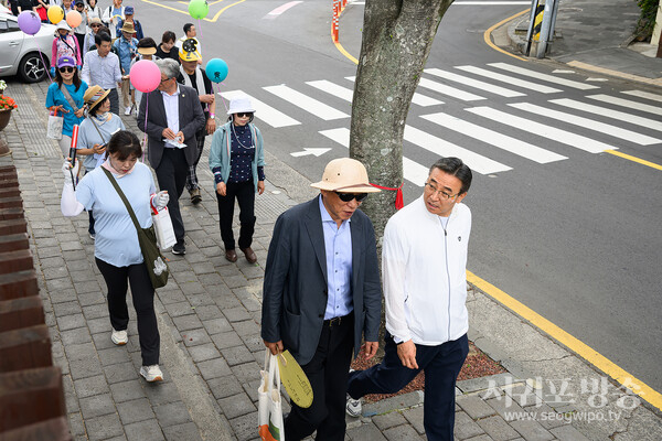 유홍준 교수와 함께하는 2025 작가의 산책길 걷기행사