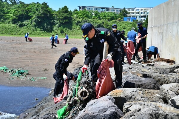 제30회 바다의 날 기념, 민·관 합동 정화활동 나서